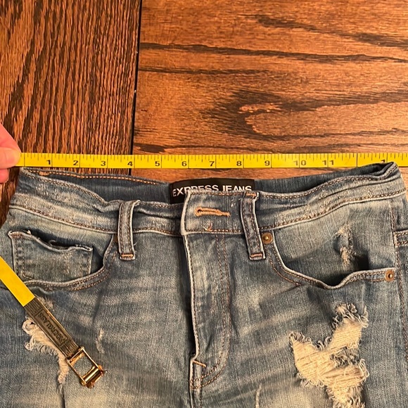 Express Distressed Jean Shorts - Picture 4 of 11